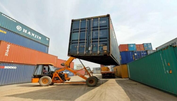 India's exports to US up 16.9c pc, imports dip 5.76 pc in May