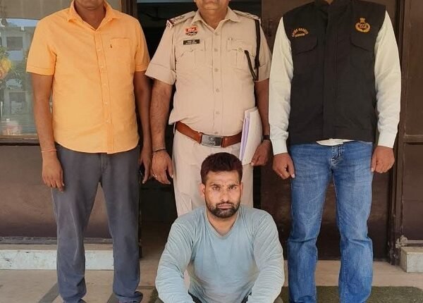 The accused arrested in the case of snatching jewellery from a woman by making her sit in the car, on 3 day police remand