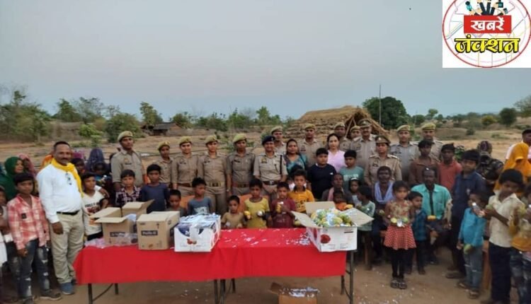 "Mango Festival": A new initiative of sweet friendship between Mirzapur Police and children