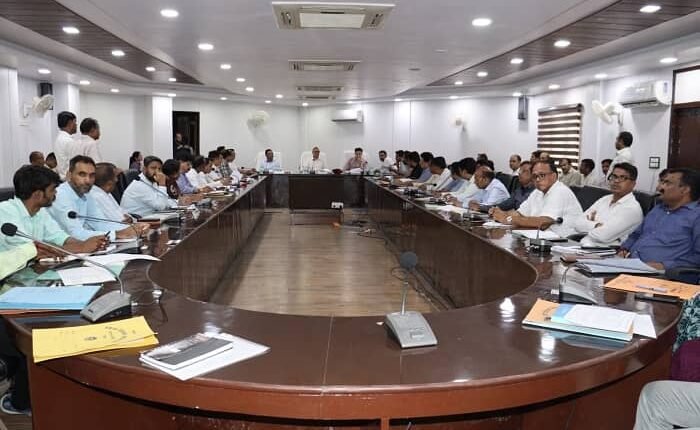 rampur: Nodal officer reviewed the development works, instructed the officials to bring progress in the schemes