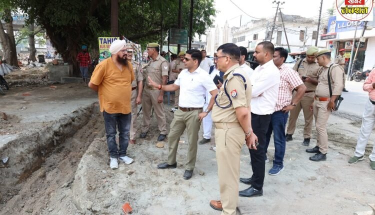 Administration took action against 93 illegal shops in Rampur, District Magistrate inspected the land freed from encroachment