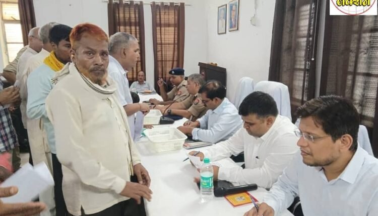 Mirzapur: 193 complaints were heard in Sadar Tehsil, 25 were resolved on the spot