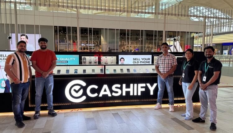 Cashify's fourth store opens in Lulu Mall; Buying, selling and repairing smartphones is now even easier