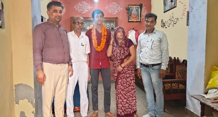 Rajasthan news: School topper's felicitation ceremony