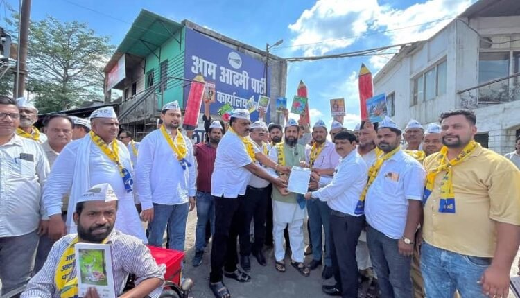 Aam Aadmi Party will not allow children's future to be spoiled, Yogi government should immediately stop the decision to close primary schools