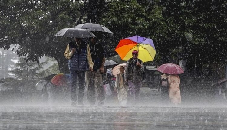 UP: Heavy rain alert issued in 18 districts today, special warning for these areas; lightning may occur here