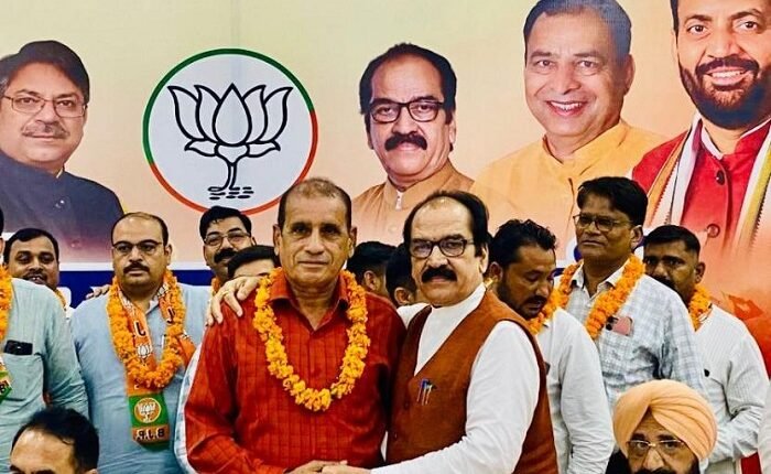 BJP made Ramkishan Kamboj divisional secretary for the second time, district president honoured him