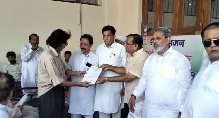 A meeting was held on the organization creation campaign in Rampur Congress office, discipline and dialogue were told to be the mantra of success