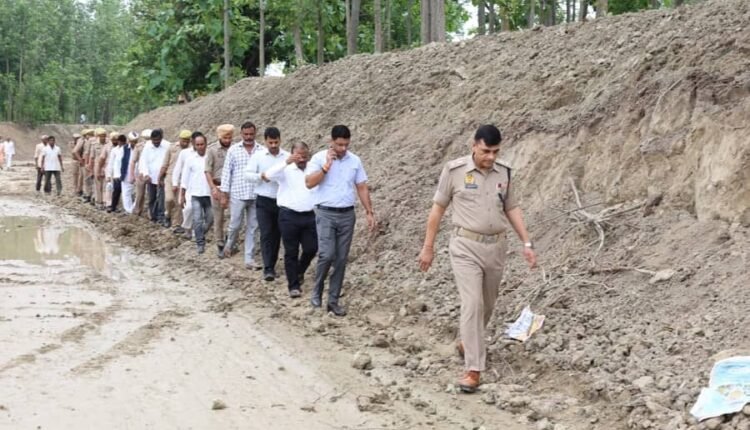 डीएम और एसपी , पजाबा के कम्पोजिट विद्यालय , DM and SP, Composite School, Pajaba,