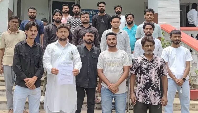 Youth Congress protests at Collectorate against unannounced power cuts