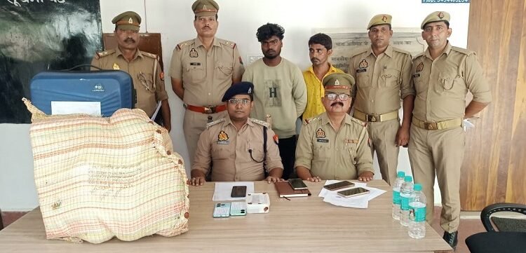 Police arrested 02 vicious ganja smugglers with 27 kg ganja