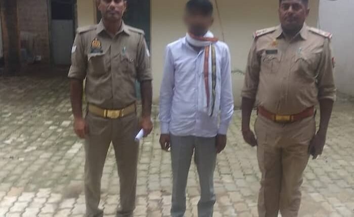 Cow smuggler with a bounty of ₹25 thousand arrested, illegal pistol and cartridges recovered from his possession - Lalganj police station got a big success