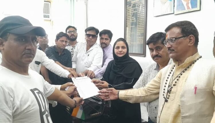 Traders protest against the increase in house tax and water tax in Rampur