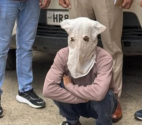 The accused who robbed a shopkeeper by showing a gun has been arrested...