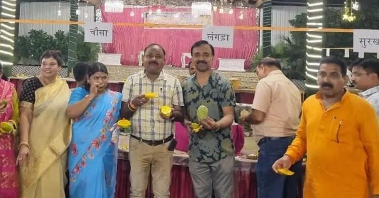 Rampur: Guests were delighted after tasting different varieties of mangoes in the Mango Festival!