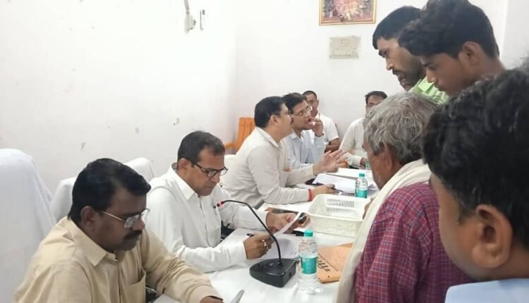 Officials heard the problems of the people on the entire tehsil resolution day