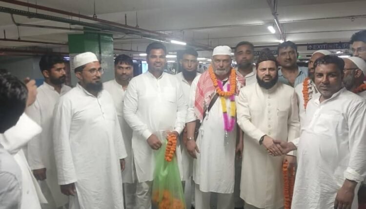 Rampur: MP Mohibullah Nadvi welcomed hundreds of Hajis by garlanding them at Indira Gandhi International Airport in New Delhi.