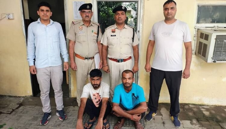 The team of Police Station Sector-16 arrested two accused who snatched the phone and ran away