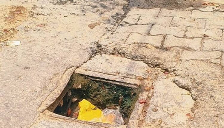 Chambers built by spending lakhs of rupees for drainage of rainwater became useless