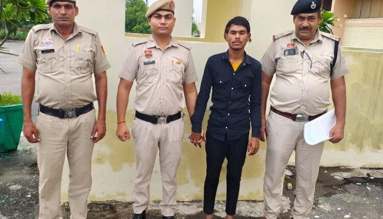 The team of Sadar Ballabhgarh police station arrested the accused who did wrong with a minor