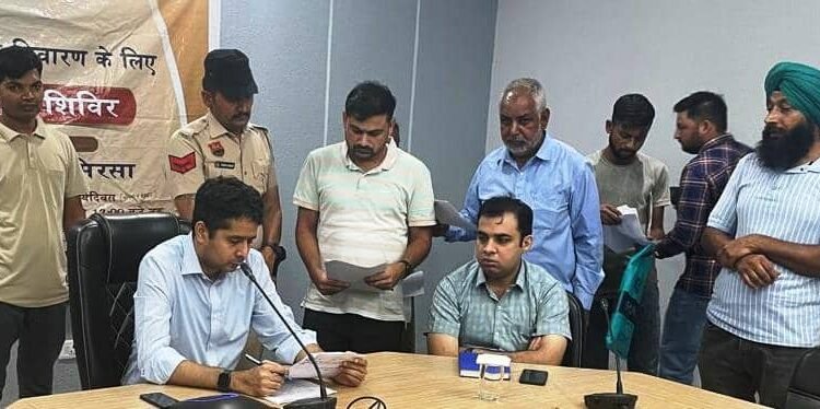 Deputy Commissioner heard the problems of common people in Samadhan Camp, gave instructions to officers for solution