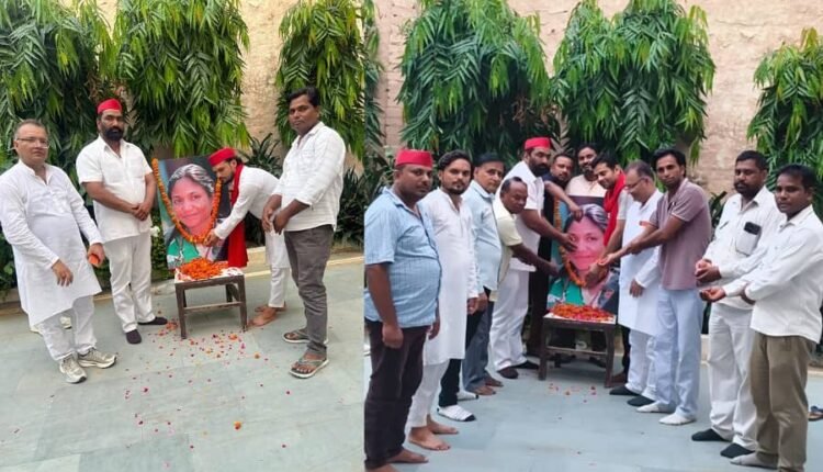 A meeting was organised in Govindpuri on the death anniversary of Phoolan Devi, Samajwadi leaders paid tribute
