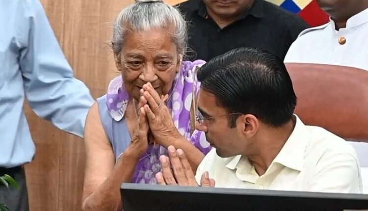 Dehradun: After usurping the property, the son threw out the elderly parents from the house, DM got them justice