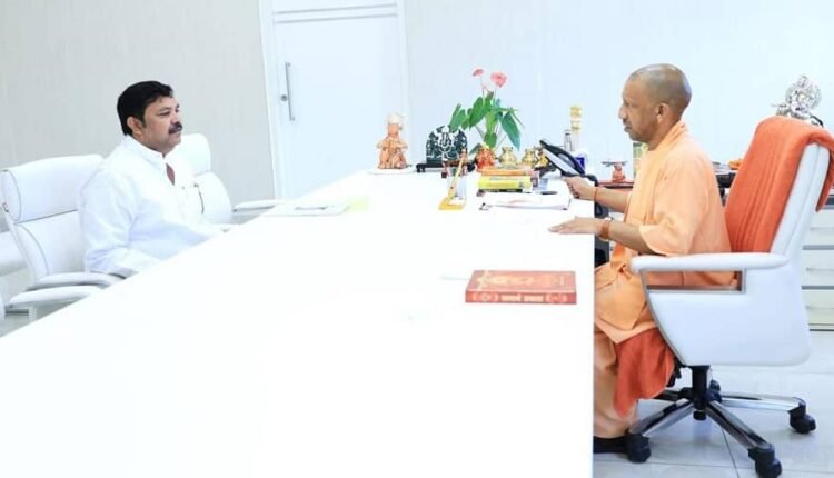 Rampur: MLA Shafiq Ahmed Ansari met Chief Minister Yogi, demanded to save the shops of Tanda Market from demolition