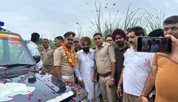 Veer Khalsa Seva Samiti gave a grand welcome to Shiva devotees in Rampur, showered flowers and distributed sweets