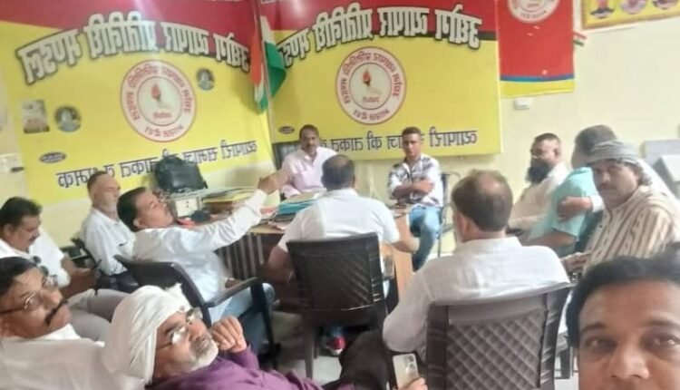 Rampur: National President Sandeep Agarwal Soni organized a public hearing at the Tilak Nagar Colony office