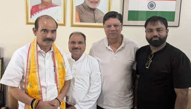 Senior advocate Arif Khan met Union Minister of State for Road Transport and Highways Ajay Tamta