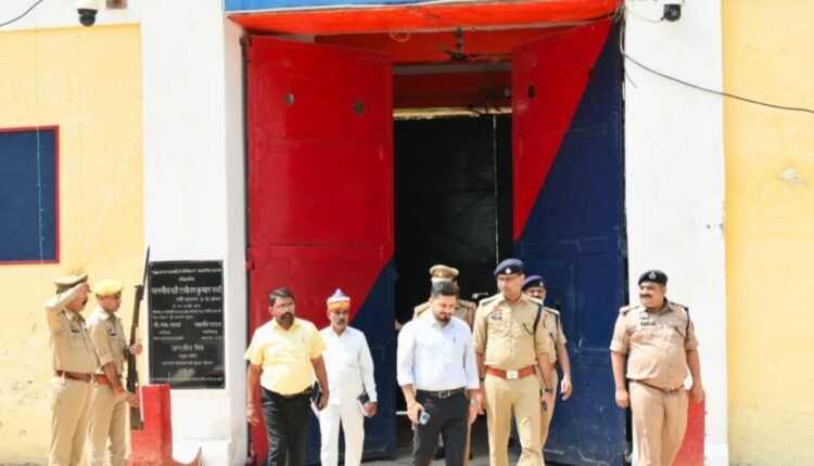 District Magistrate and Superintendent of Police did a surprise inspection of Barabanki District Jail