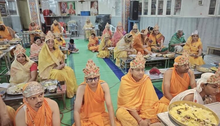 On the Uttam Arjava Day, the religious occasion was decorated with Aarti, competitions and discourses