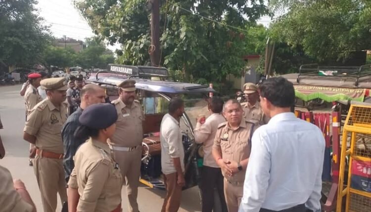 Mirzapur district: Campaign to mark vehicle owner's information on e-rickshaws and autos