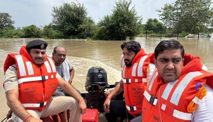 Faridabad Police is carrying out rescue operations in the flood affected areas, more than 50 people have been rescued