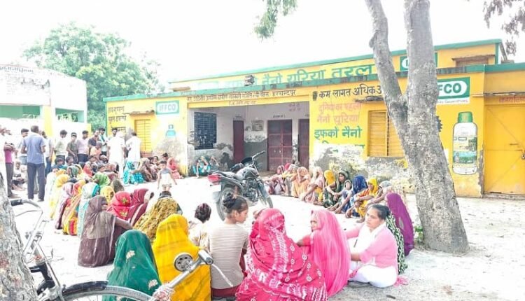 Fertilizer crisis, farmers struggling in queues, 'system silent'