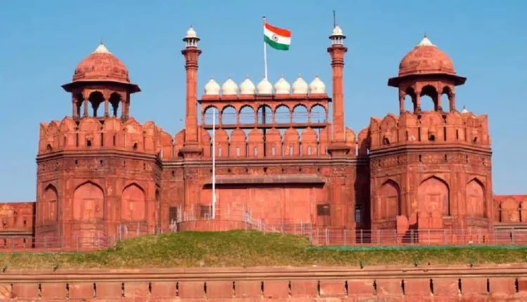 Sarpanches of 4 villages of Madhya Pradesh were invited as special guests in the Independence Day celebrations at Red Fort