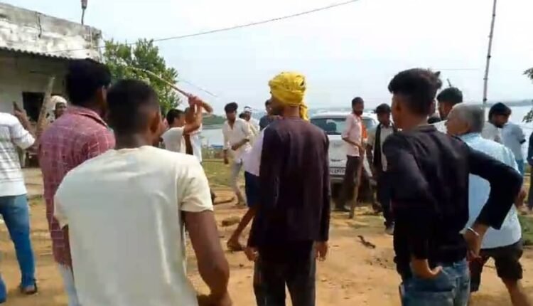 Mirzapur: Contractor accused of drowning a youth who went to catch fish in the dam