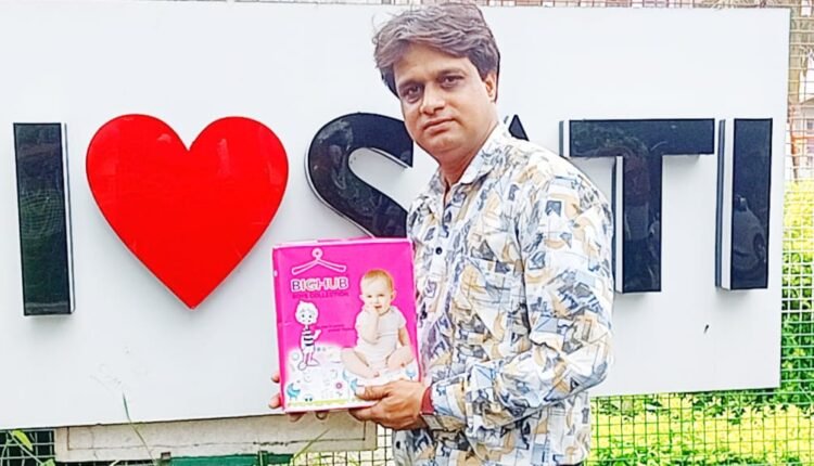 After 18 years of marriage, twin daughters were born, happiness prevailed all around