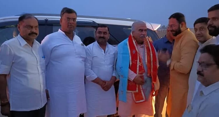 Cabinet Minister Rakesh Sachan received a grand welcome in Rampur, assured to solve the problems of entrepreneurs