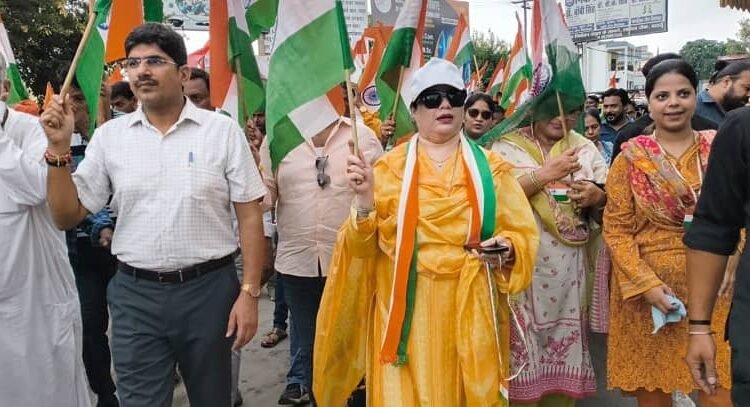 A grand tricolor procession was taken out under the leadership of Municipal Chairman Fatima Raza, patriotic slogans echoed in the city