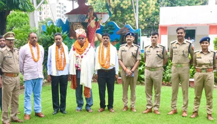 Emotional farewell given to retired police personnel