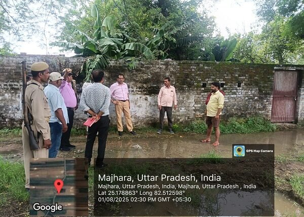 Mirzapur: SDM Sadar Gulab Chandra inspected the flood affected areas, instructed people to be cautious when the water level of Ganga rises