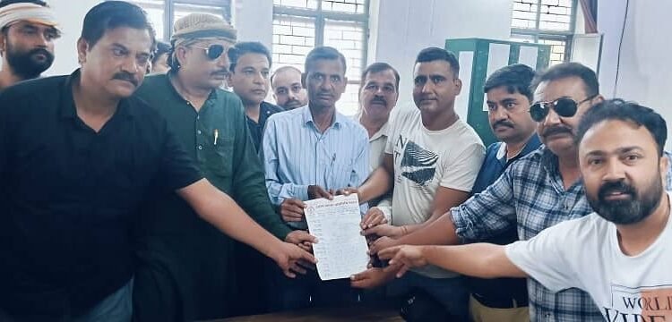 Traders protest against harassment in Naveen Mandi Dungarpur