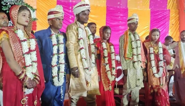 Ram's wedding procession was celebrated with great pomp, three couples took seven vows during the marriage of Ram and Sita.