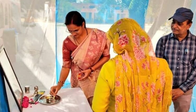 Nitasha Sihag administered the oath of de-addiction in Mehankheda.