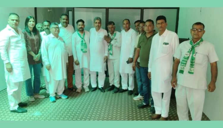Opposition parties are in a tizzy over the felicitation ceremony to be held in Rohtak on the occasion of Tau Devi Lal's birth anniversary. The enthusiasm of INLD is worth seeing. The party's campaign is in full swing.