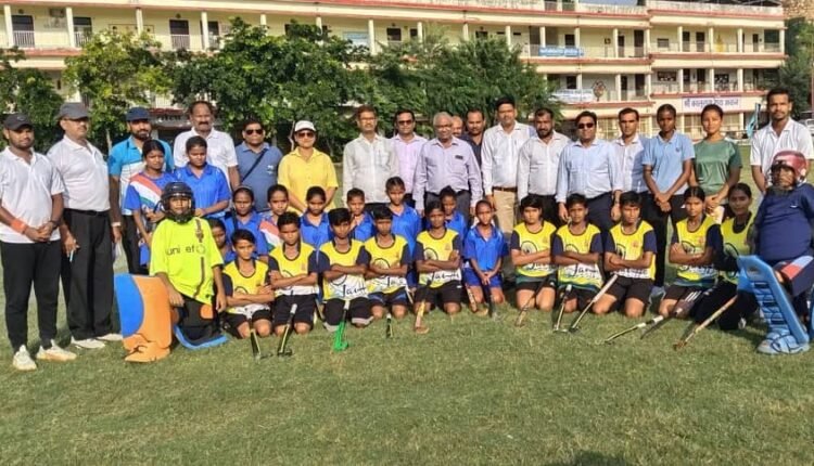 Jhansi: In the Under-14 State Hockey Competition, Moradabad Division defeated Bareilly 7-0 and made it to the next round