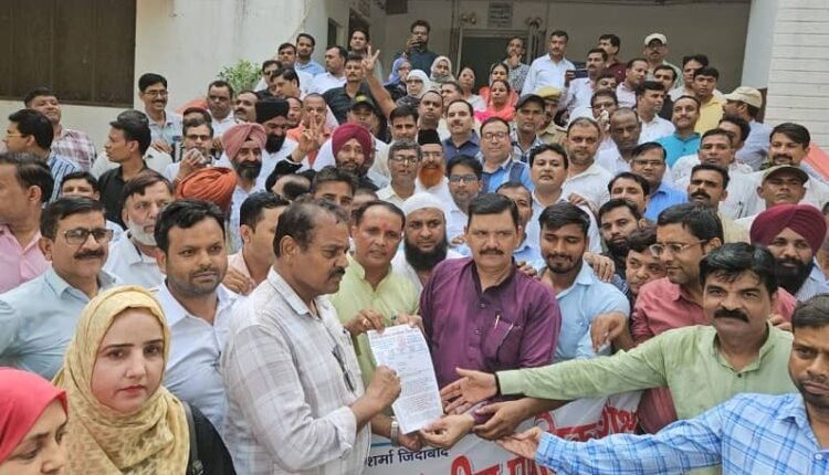 TET is not mandatory for teachers appointed before July 29, 2011 in Uttar Pradesh: Memorandum submitted to the Chief Minister