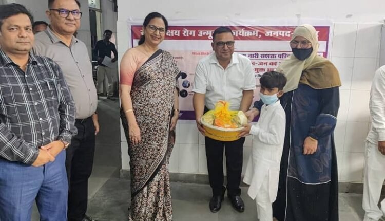 CMO adopts 4 TB patients in the district, distributes nutrition packets